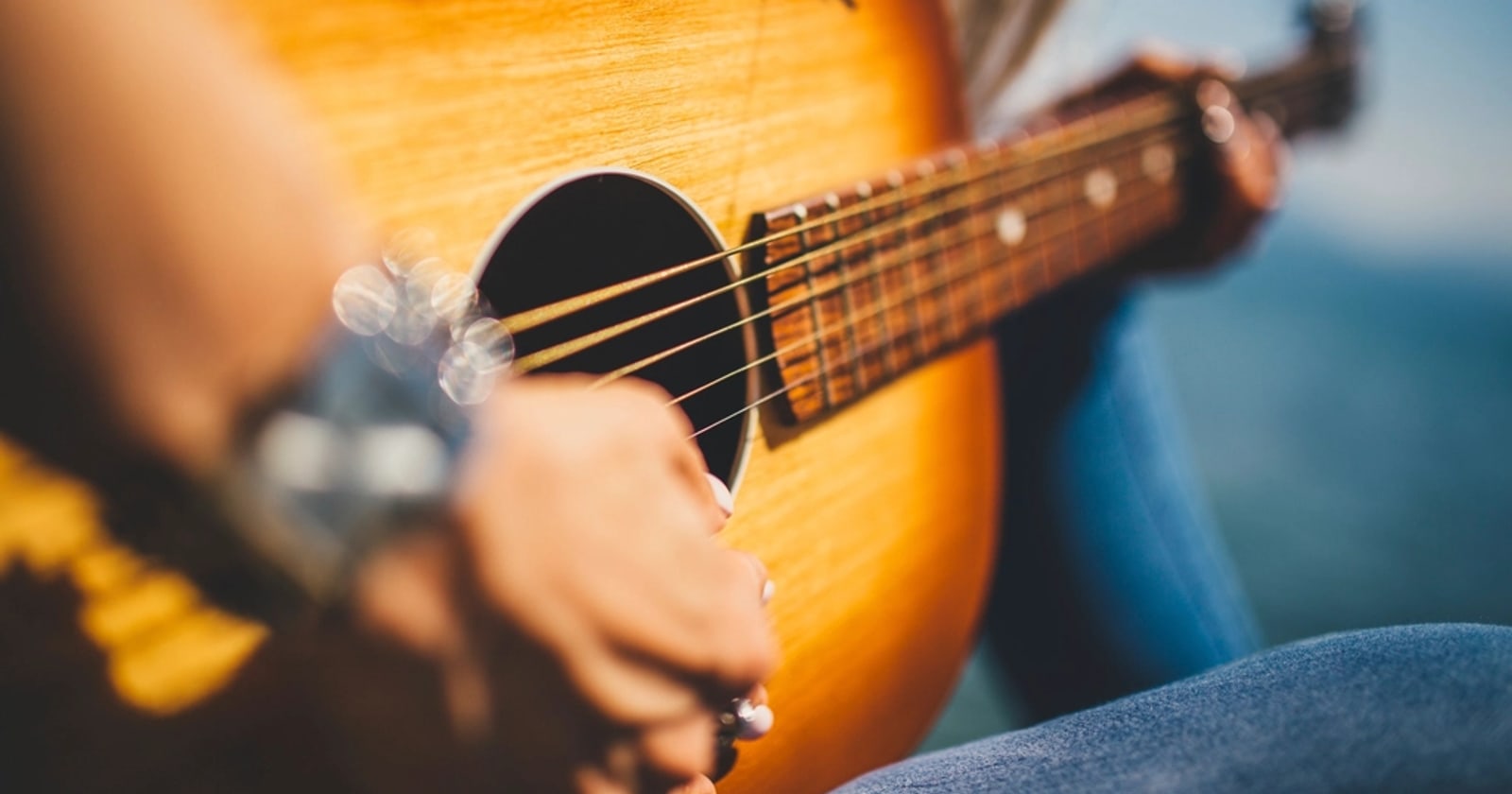 Cara belajar bermain gitar untuk pemula