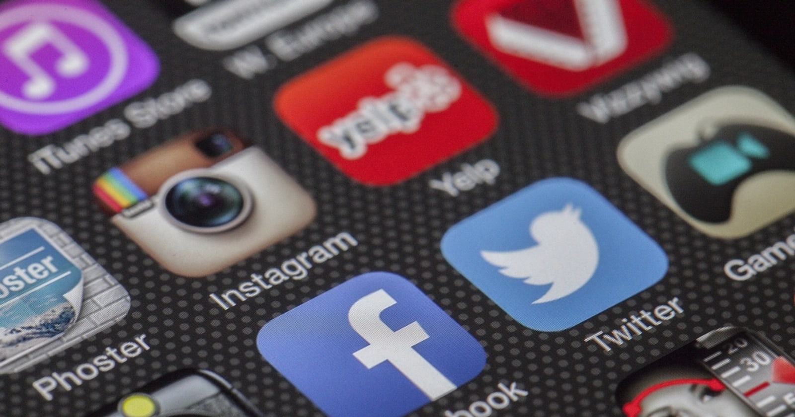 Cara hapus akun media sosial secara permanen (Instagram, Facebook, X, TikTok)