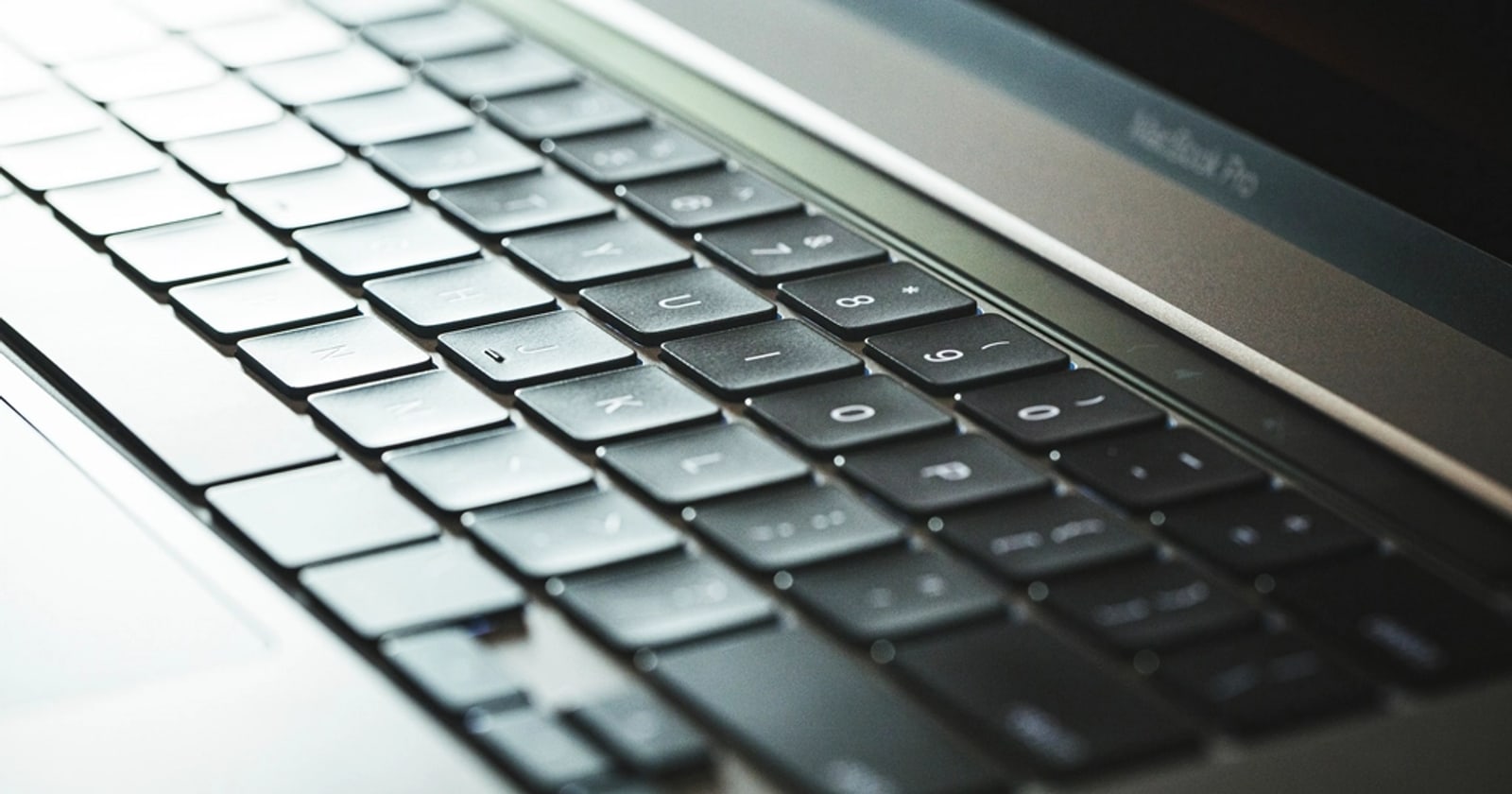 Cara membersihkan keyboard laptop yang kotor
