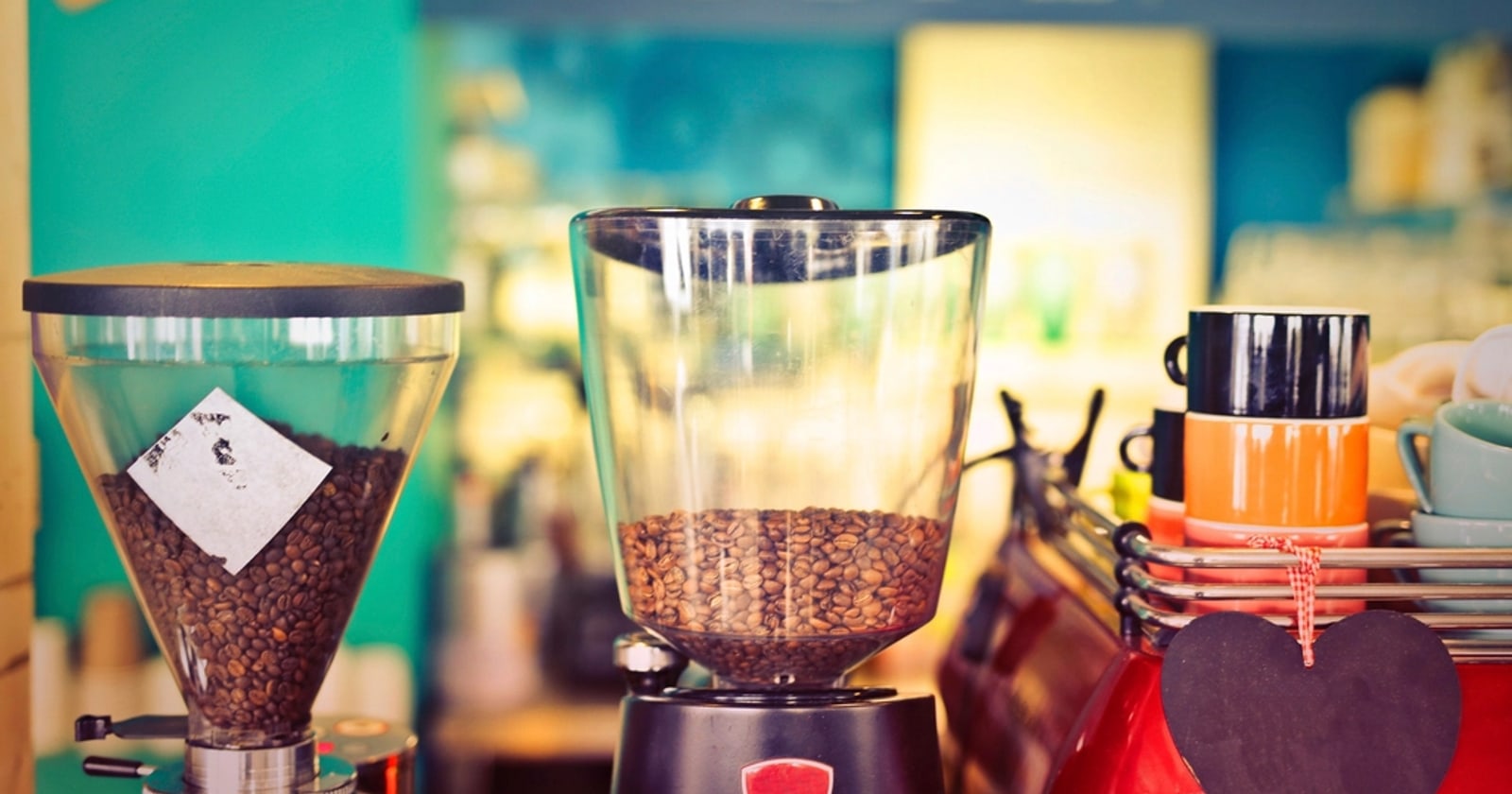 Cara membersihkan mesin kopi dari kerak dan minyak