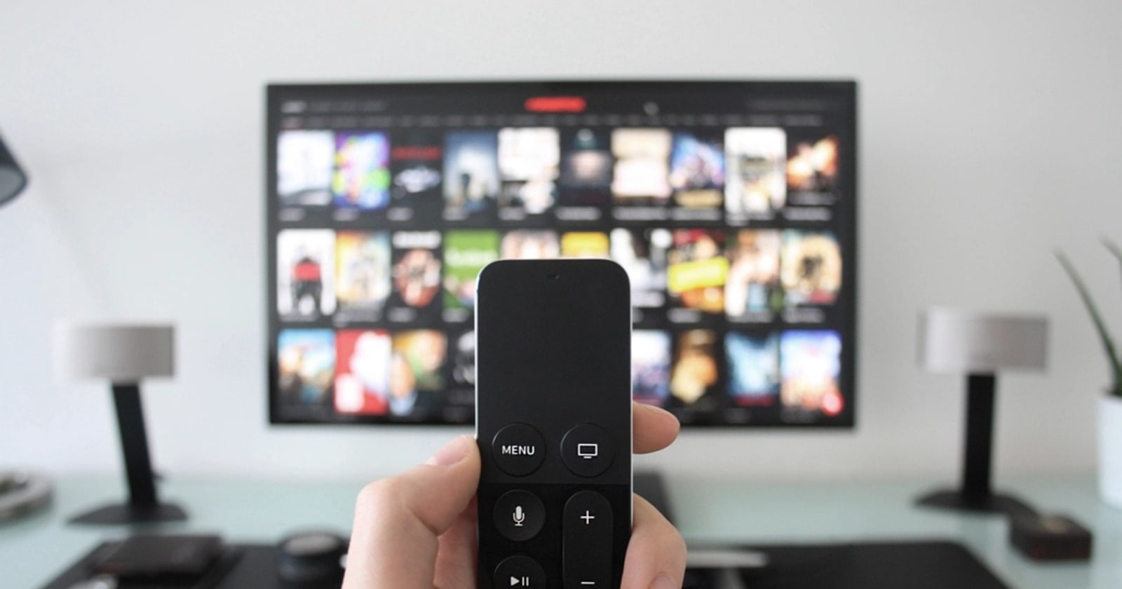 Cara membersihkan remote TV dan gadget dari kuman