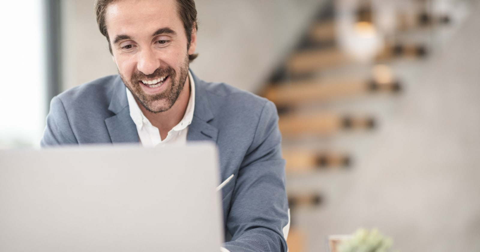 Cara menghadapi wawancara kerja online lewat Zoom