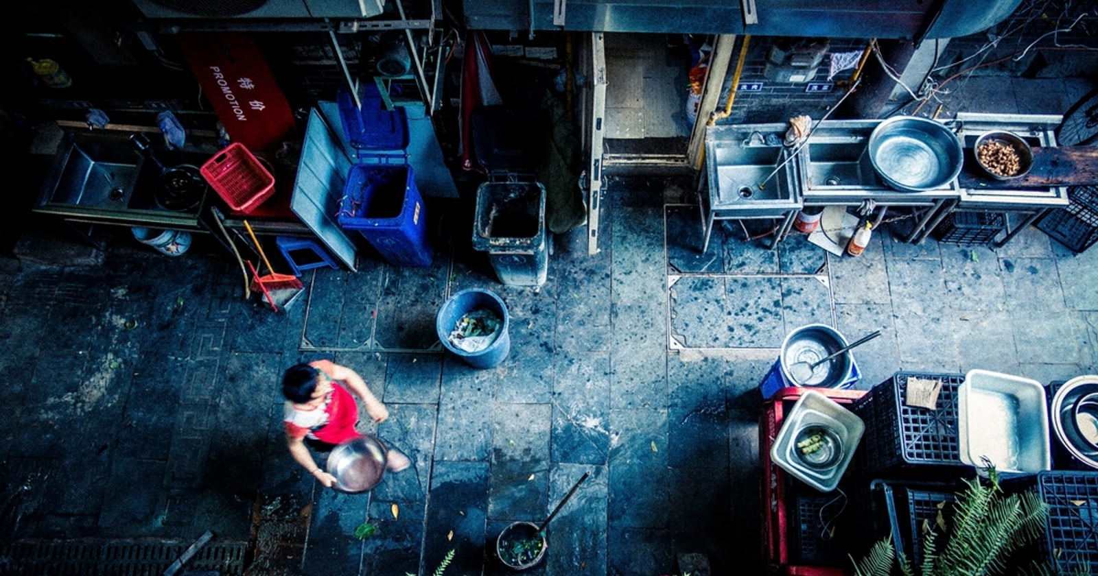 Cara menghilangkan bau di tempat sampah dapur